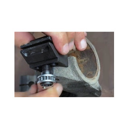 Outil d'écartement des moyeux de roue