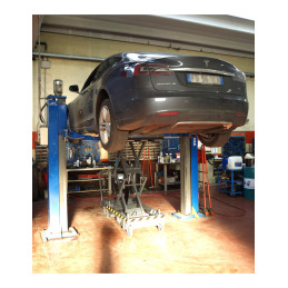 TABLE ELEVATRICE À DOUBLES CISEAUX, POUR BATTERIES,ET À D'AUTRES COMPOSANTS AUTOMOBILES - 1000 KGPNEUMO-HYDRAULIQUE